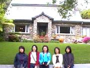 �A���t�@�E�I���K�E�N���u�̑O�ŋL�O�B�e�I