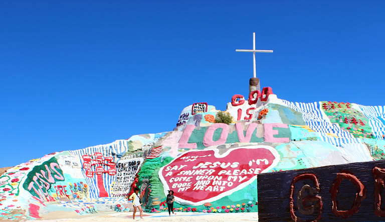 サルベーション・マウンテン (Salvation Mountain)