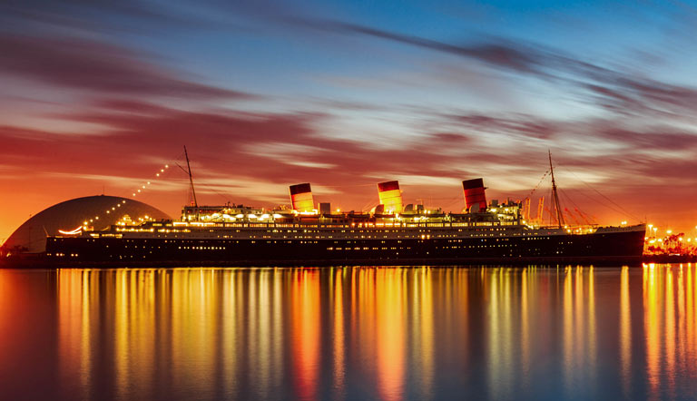 ロサンゼルス 夜景フライト & クィーンメリー号ディナーツアー (Los Angeles Night Flight and The Queen Mary Tour)