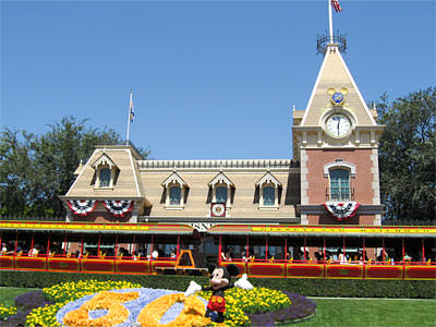 ディズニーランド アドベンチャー Joyland La Tours テーマパーク